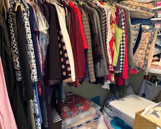 Womens' clothing