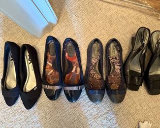 Womens' shoes size 10