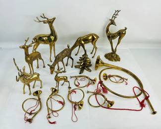 Grass deer and french horns