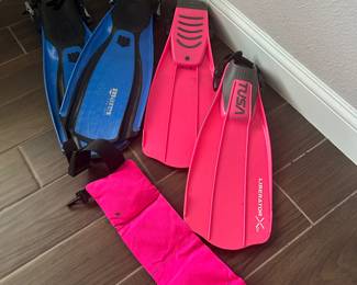 Scuba flippers
Scuba weights