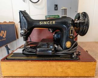 Vintage Singer Sewing Machine 