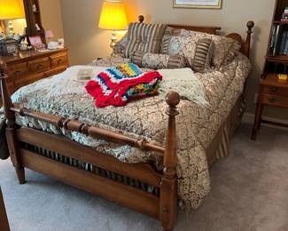Super nice queen size bedroom suite by Empire