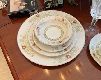 Lovely China set with many pieces