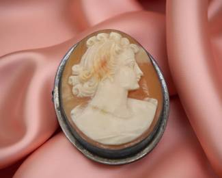 Vintage Cameo Pin