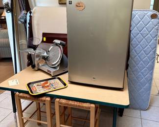 Dorm Size Refrigerator 