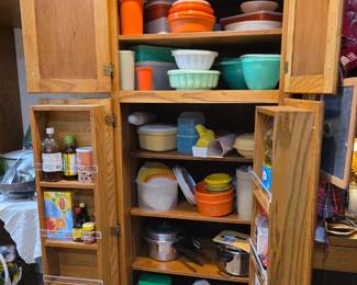 Tupper ware