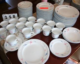 Avonlea China Set 72 Pieces