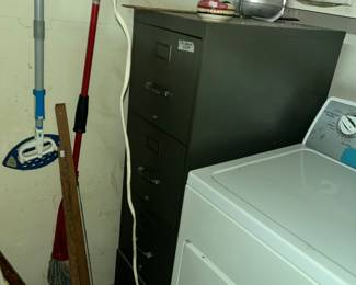 METAL FILE CABINET