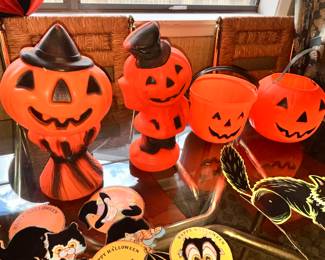 MORE HALLOWEEN DECOR