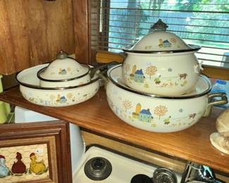 VINTAGE "INTERNATIONAL HEARTLAND" ENAMELWARE