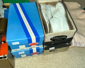 VINTAGE KIDS SHOES IN BOXES
