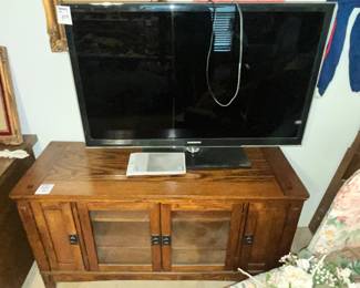 MISSION OAK TV STAND & SAMSUNG TV