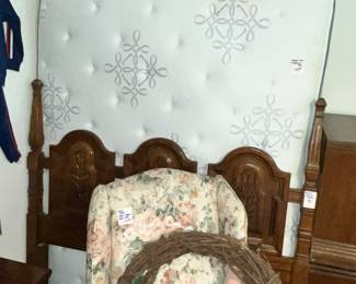 MATCHING QUEEN HEADBOARD & QUEEN MATTRESS SET
