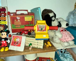 SNOOPY ITEMS!