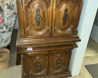 PAIR OF MATCHING NIGHT STANDS