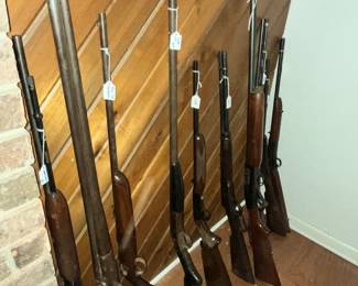 SEVERAL VERY NICE RIFLES / SHOTGHUNS