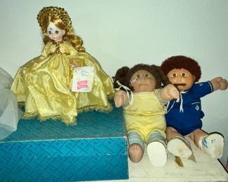 PAIR OF VINTAGE CABBAGE PATCH KIDS