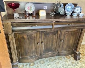 VINTAGE 3-DOOR CURVED FRONT BUFFET