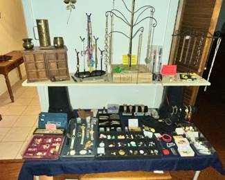 JEWELRY TABLE!