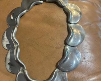 Kidney bean silvertone necklace