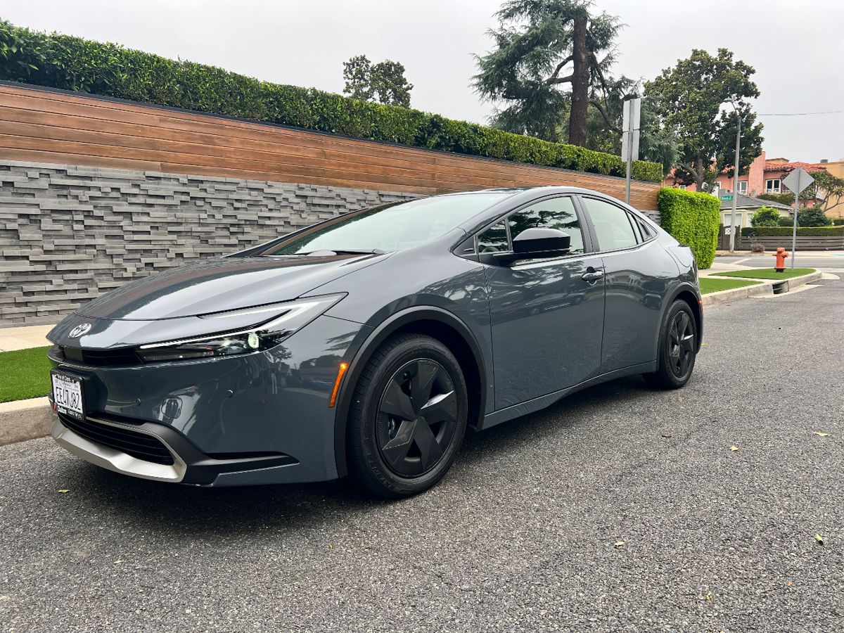 Presale Available 1 Owner/Literally only 420 miles on the odometer/Guardian Gray Pearl.
Showroom condition. Catalytic protective shield installed.