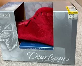 New in Box Dearfoams Microfiber Slippers