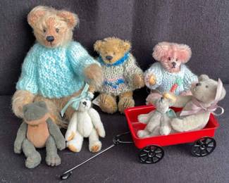 6 Vintage Teddy Bears And Frog