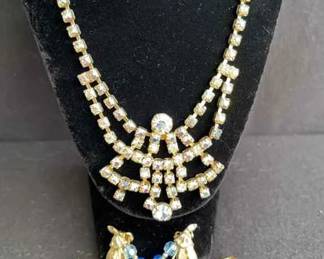 Gorgeous Vintage Rhinestone Necklace * 3 Pairs Vintage Clip On Earrings 