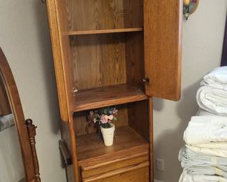Cabinet w/drawers