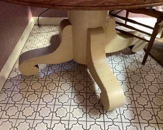 Round oak table