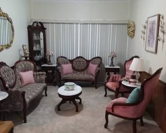 Comfy Victorian parlor 