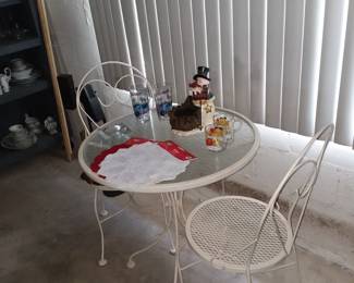 Nice soda table set 