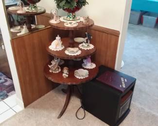 Three-tier dumbwaiter 