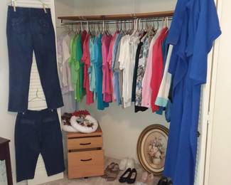 Women's clothing 