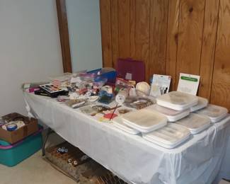 More sewing and crafts accessories 