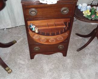 Sewing cabinet
