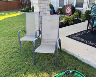 4 stackable chairs