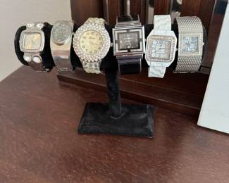 Men and women’s jewelry including watches