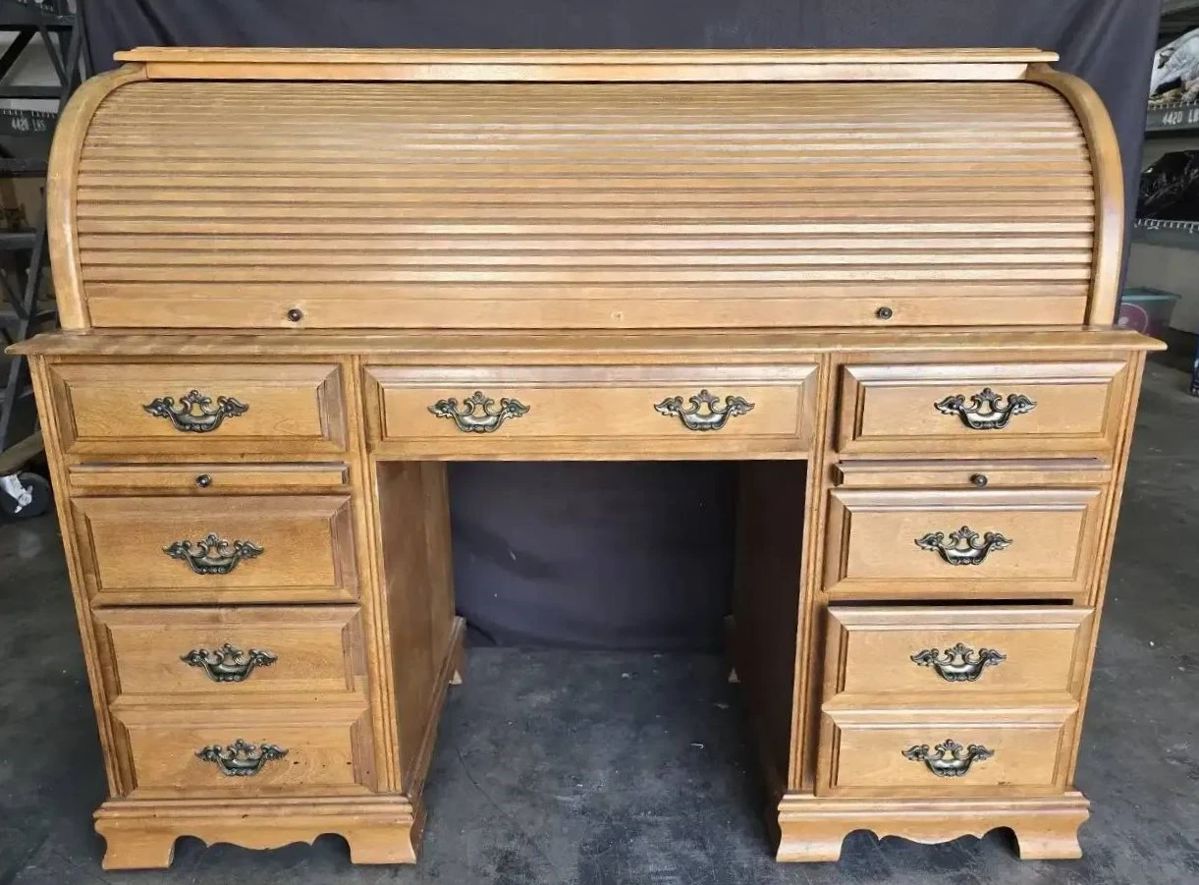 CT600VVintage wooden roll top desk