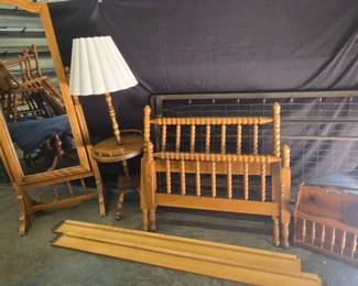 CT605Antique JennyLind BedMirror And Accessories 