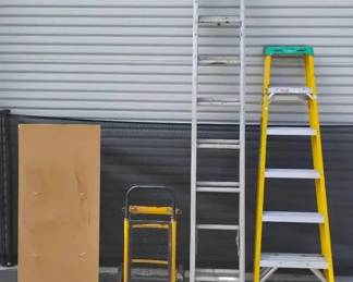 CT672Werner Non Conductive Fiberglass Ladder 