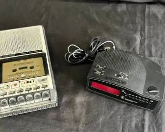 CT659Vintage Clock And Casette Recorder 