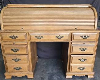 CT600VVintage wooden roll top desk