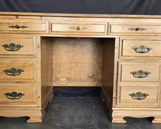 CT599Vintage wooden desk
