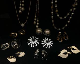 CT660Black  White Costume Jewelry