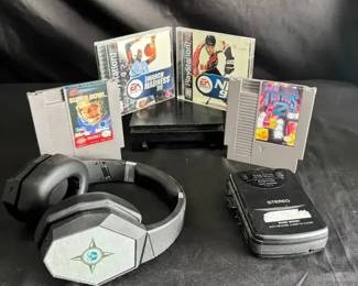 CT663Vintage PlayStation  Nintendo Game Set 