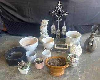 CT636Miscellaneous Pots, Owl Statue  Wall Decor 