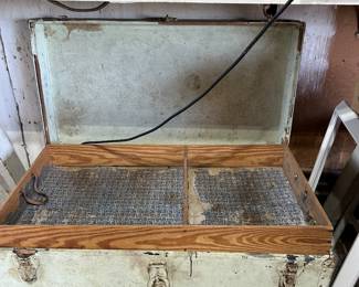 Wood trunk with tray 