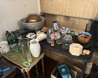 Miscellaneous flower vases, shells and containers