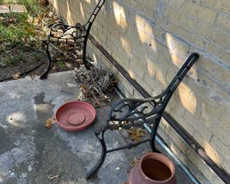 Antique cast iron bench frame in need of new wood slats
